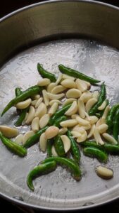 কালোজিরা ভর্তার জন্য রসুন ও মরিচ ভাজা হচ্ছে