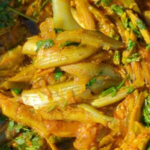 হাতে মাখনো কাজলি মাছ